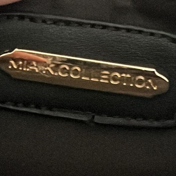 Mia K. Collection black‎ quilted crossbody bag - Picture 10 of 16